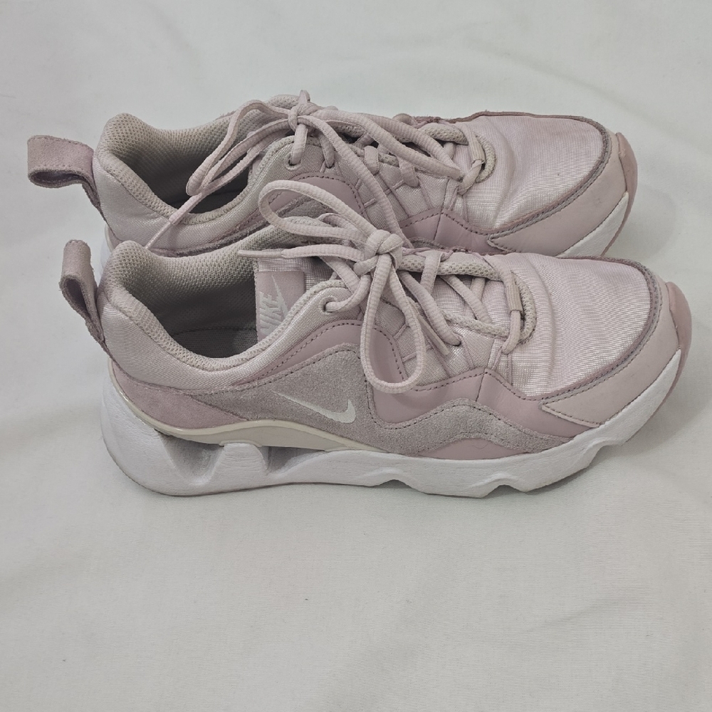 Nike Women's Light Pink Sneakers 7.5